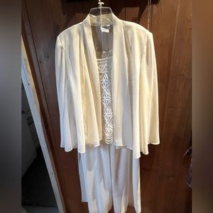 BelliSima Fashion three piece pantsuit. Size 18. Colour Ivory.